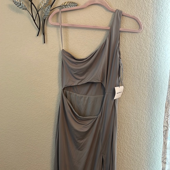 Superdown Erla Cutout Maxi Dress in Light Grey - Picture 4 of 11
